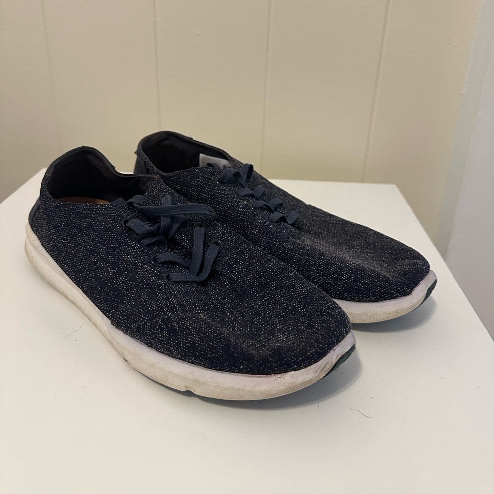 Tom’s Tennis Shoes